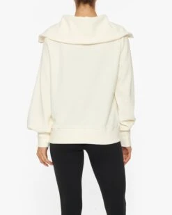 Varley Vine Half Zip 7 Varley Vine Half Zip -EQUINOX Sales 002 VAR00485 IVORY 005