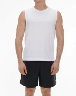 Alo Yoga The Triumph Muscle Tank -EQUINOX Sales 037 M2033R White 002 e83c8a53 2385 4721 94b3 0e6edff02da1