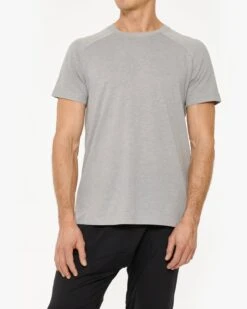 Alo Yoga The Triumph Crew Neck Short Sleeve