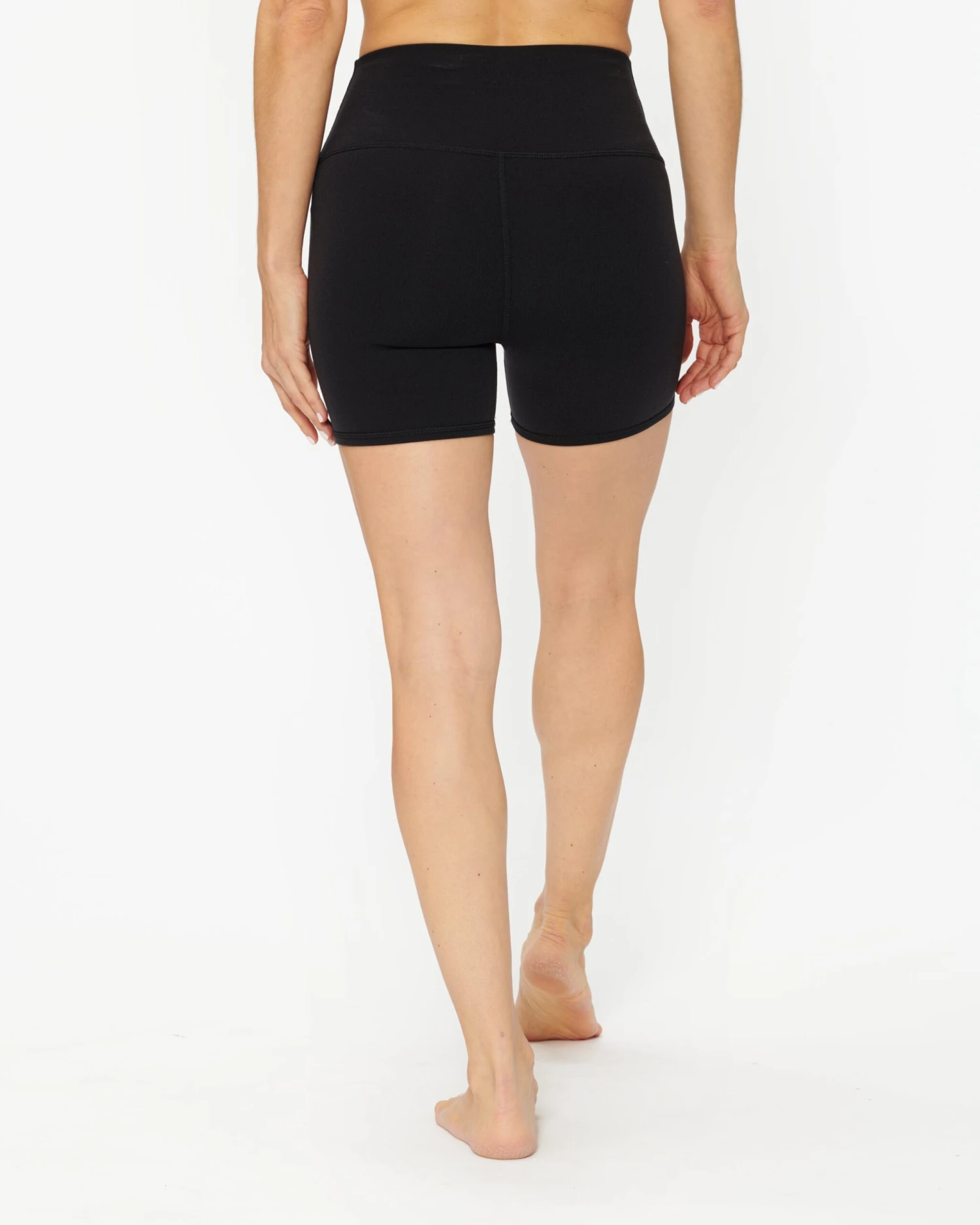 Alo Yoga Airbrush High-Waist 5'' Biker Short 2 Alo Yoga Airbrush High-Waist 5'' Biker Short - Image 2