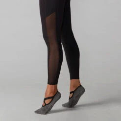Pace 7/8 Leggings -EQUINOX Sales F22Apparel 7.8PaceTight EbonyWaffle Detail