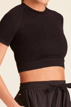 Alala Barre Seamless Tee -EQUINOX Sales LOOK 17 FB TA67 SU21 PA135 0045 693d5750 95d1 4274 916b a22bc46ff2ae