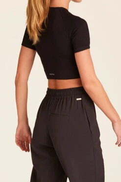 Alala Barre Seamless Tee -EQUINOX Sales LOOK 17 FB TA67 SU21 PA135 0093 1bbc8a58 4033 4ead 953d 58880c8e8cc1