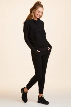 Rise Jogger -EQUINOX Sales LOOK 38 F18 To70 06 ac19fcb8 066a 4d96 a732 9df4af82d1c4