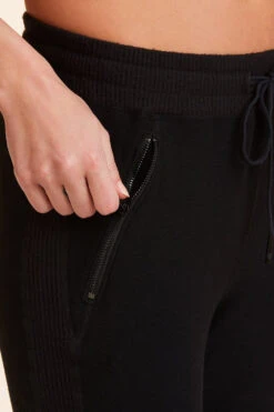 Rise Jogger -EQUINOX Sales LOOK 38 F18 To70 10 3bed3809 8ad8 4c90 a4e1 bcb83914d198