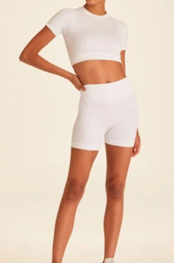 Alala Barre Seamless Tee -EQUINOX Sales LOOK 5b FB TO113 011 Large 2dce92fc 7375 46d5 a913 af925933d715