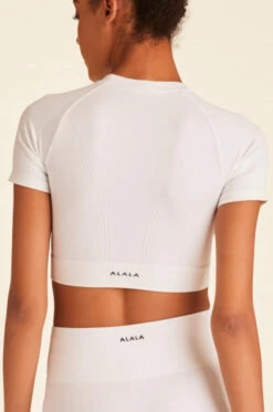 Alala Barre Seamless Tee -EQUINOX Sales LOOK 5b FB TO113 058 1 Large fbb0d20d aede 4ca7 a156 5687f6653a21