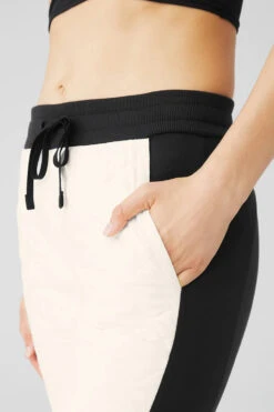 Alo Yoga High Waist Moto Puffer Pant -EQUINOX Sales W51224R 03850 b1 s1 a4 1 m131 750x cc79067e 9d1a 4d2b 8589 3d7900f8407f